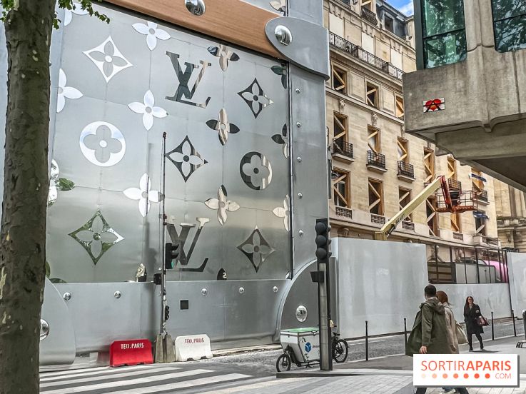 Paris : la « malle géante » de Louis Vuitton sur les Champs-Élysées face à une menace judiciaire