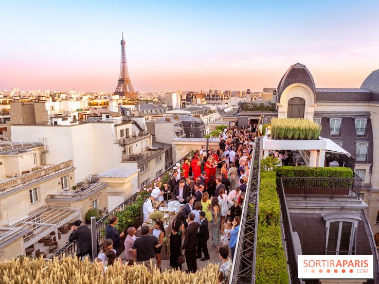 La terrasse en Rooftop du Peninsula Paris 2025, le bar perché à la vue imprenable