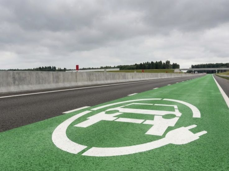 Essonne : l'A10 devient la premier autoroute de recharge de voiture électrique en roulant