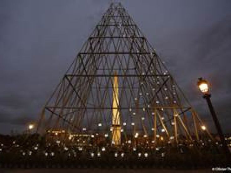 Phares, la Tour Eiffel et la Tour Montparnasse pour la Saint Valentin