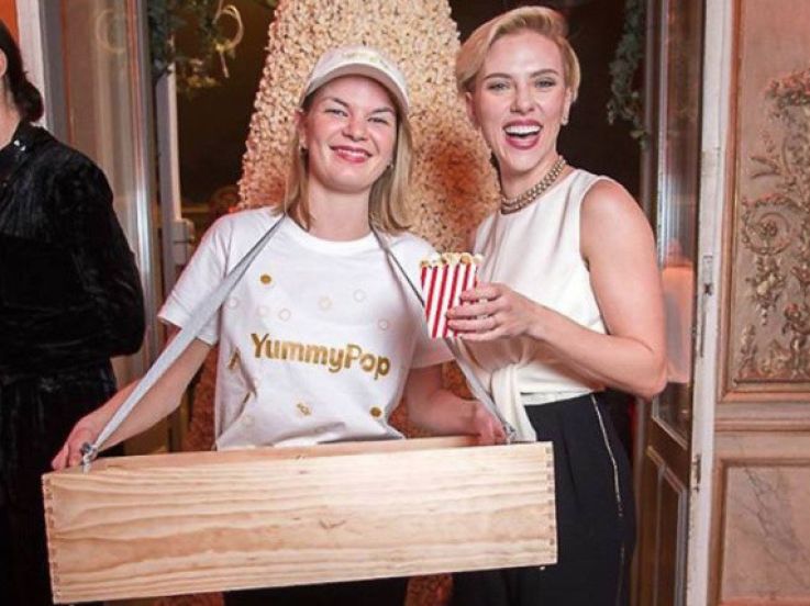 Yummy Pop à Paris : Scarlett Johansson ouvre une boutique de pop corn dans le Marais  