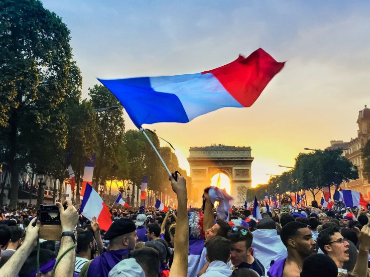Coupe du Monde 2018 : l'Equipe de France défile sur les Champs-Élysées à Paris
