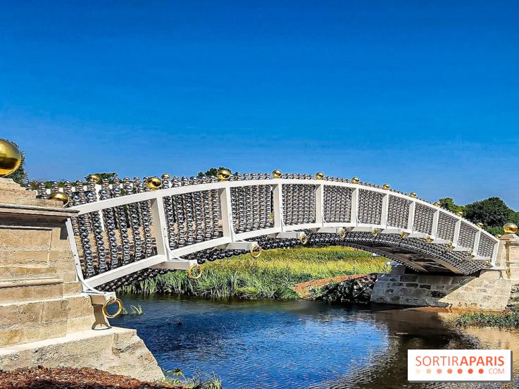 Pont aux Boules d'or de Jean-Michel Othoniel au Domaine de Méréville