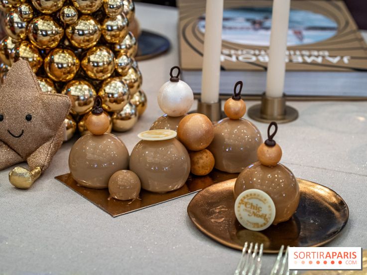 Bûche de Noël du Drugstore 2023 en forme de boules de Noël 