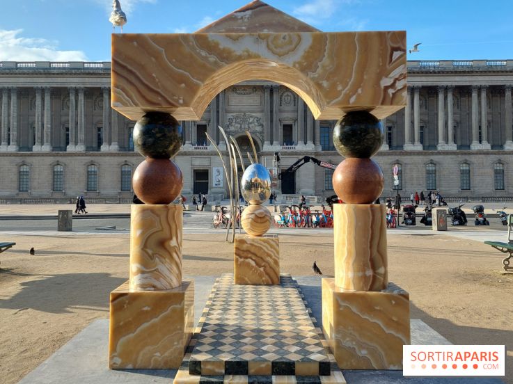 Paris : quel est ce portail monumental installé sur la place du Louvre ?