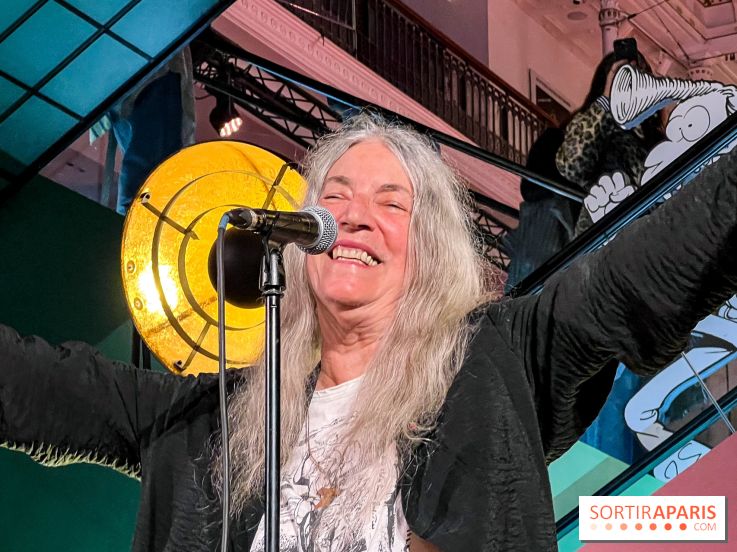Patti Smith en séance de dédicaces à la librairie Gallimard à Paris