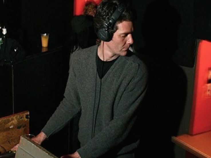 Techno Import Party au Batofar
