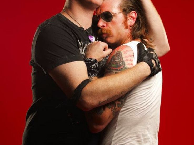 Josh Homme lance une collecte de dons pour les familles des victimes des attentats du Bataclan