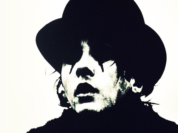 Saez nous revient avec de nouveaux morceaux et des concerts un peu partout en France. Rendez-vous du mercredi 21 au vendredi 23 décembre 2016 pour trois dates exclusives programmés au Bataclan de Paris. 