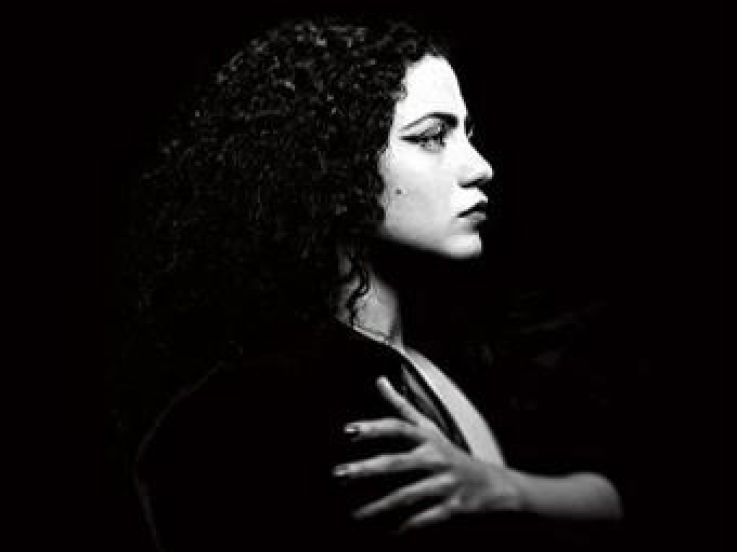 Emel Mathlouthi en concert à La Gaîté Lyrique de Paris