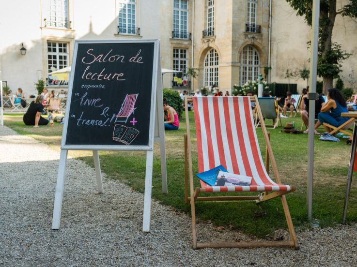 Le jardin de L'Institut Suédois en mode été 
