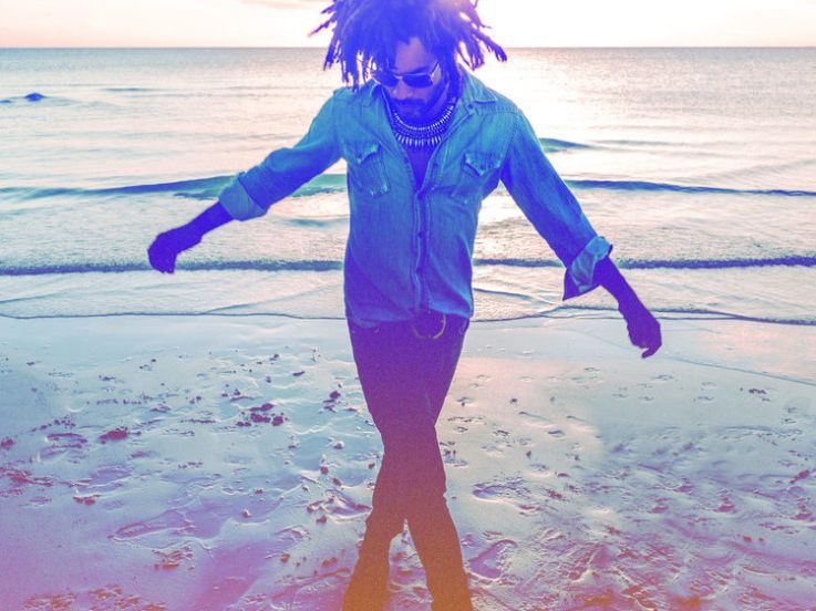 Lenny Kravitz en rencontre et en séance de dédicaces à la Fnac Saint Lazare