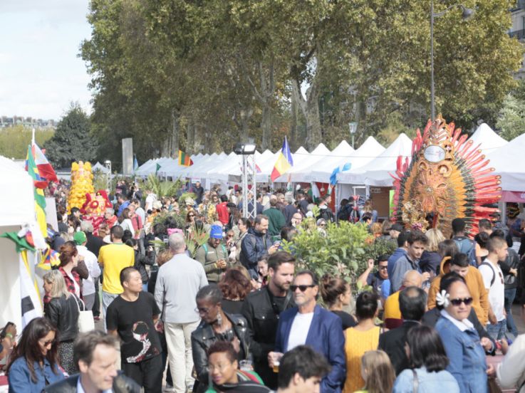 Le Village de Pâques au pied de la Tour Eiffel