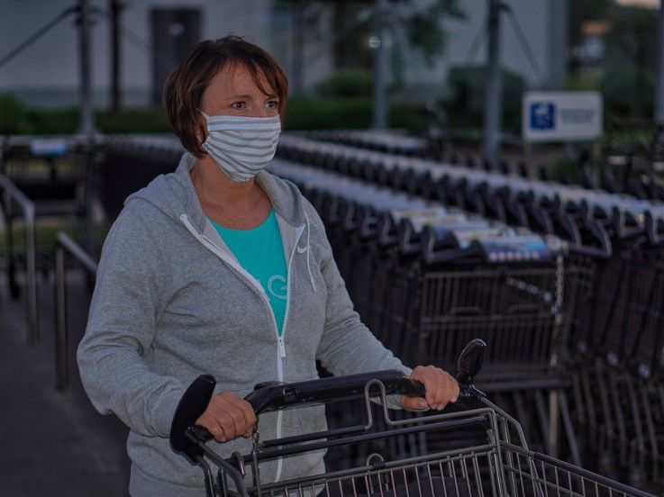 Coronavirus : bientôt des masques grand public "d'une capacité de filtration de 90%" annonce Véran