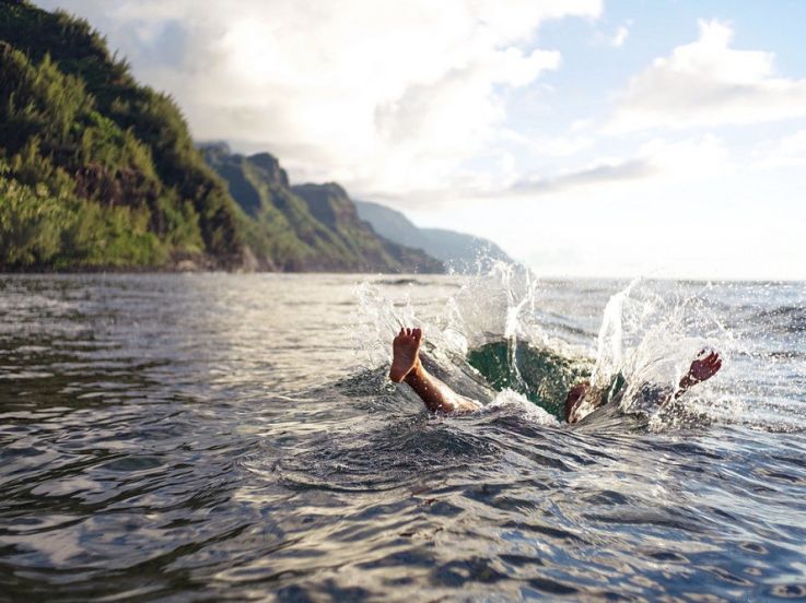 Coronavirus : mer, rivière, lac... la contamination au Covid-19 est-elle possible par l'eau ?