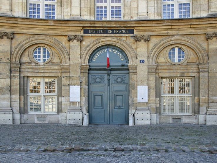 Académie française : les fauteuils verts des immortels vendus bientôt aux enchères