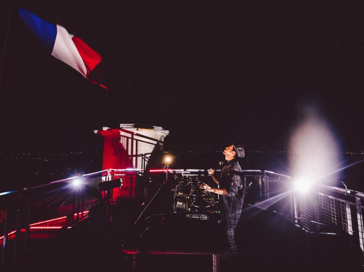 Monumental Tour au Château de Vincennes : dj set de Michael Canitrot et show visuel diffusé en ligne