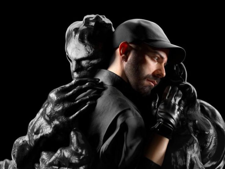 Woodkid en concert à La Seine Musicale de Boulogne-Billancourt en novembre 2021