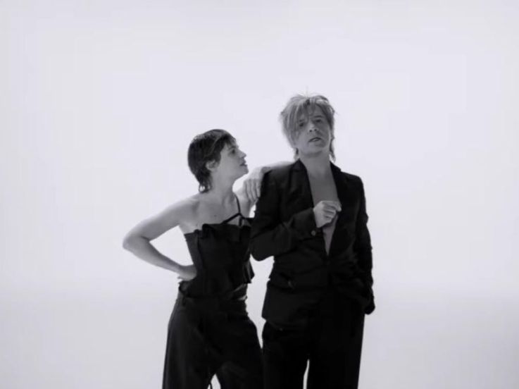 Vidéo : Indochine et Christine and the Queens reprennent le tube « 3e sexe » 
