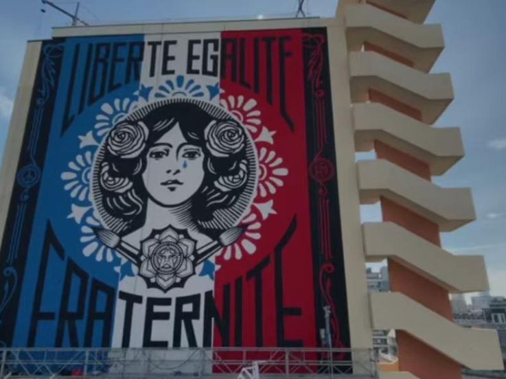 Paris : Shepard Fairey alias Obey restaure et modifie sa Marianne récemment détournée 
