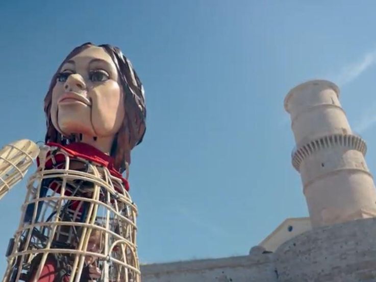 Amal, la marionnette géante venue de Syrie, dans les rues de Paris jusqu’à vendredi