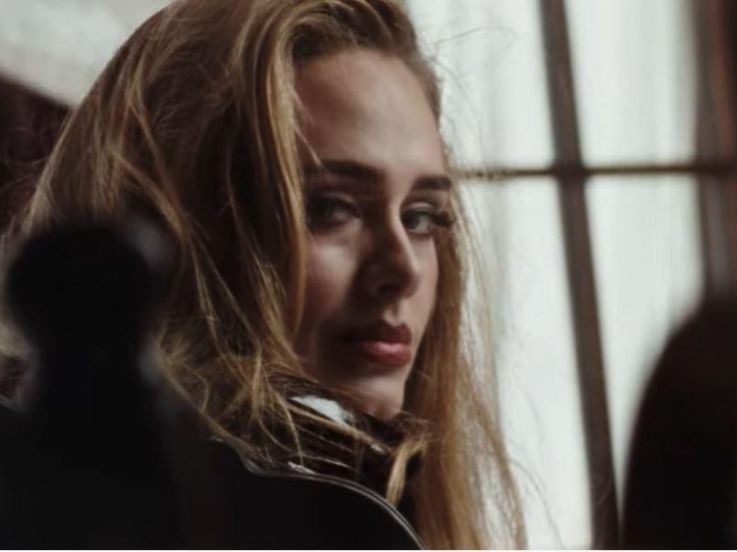 Adele dévoile le clip de "Easy on me", une nouvelle chanson à découvrir après six ans d'absence