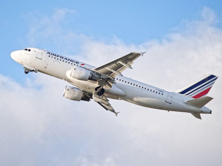 Interdiction de boire et manger dans les trains, avions et bus : comment va s'appliquer la mesure ?