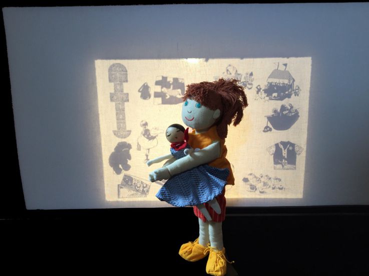 La poupée qui mord, spectacle pour enfants sur le Bateau Daphné