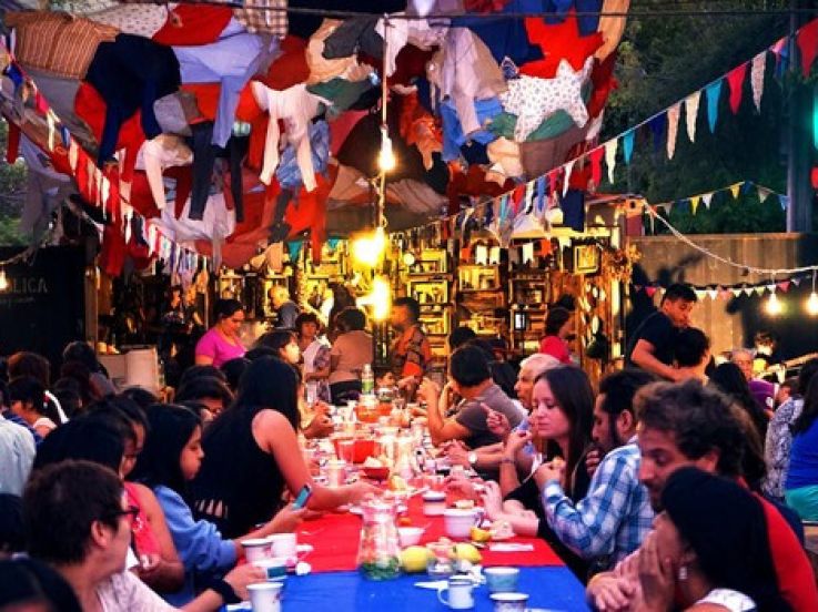 Cocina Pública sur la place Jean-Vilar à Vitry (94) : fête culinaire et artistique