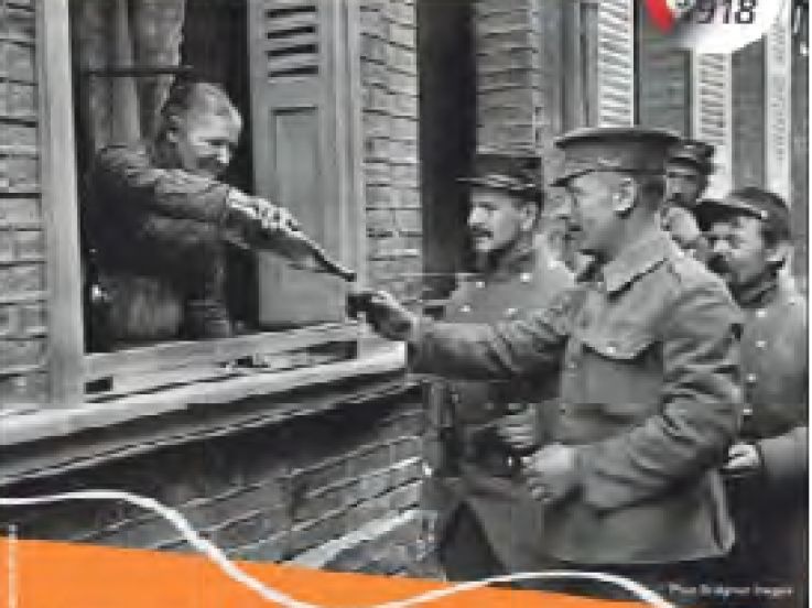 Gares en guerre à la Mairie du 10ième et à la Gare de l'Eest