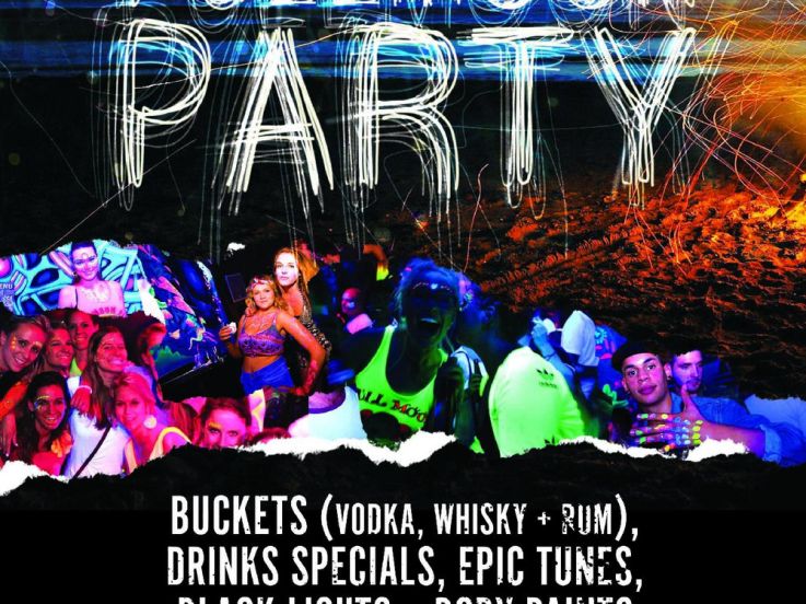 NYE 2014/15 Full Moon Party in Belushi's Paris canal