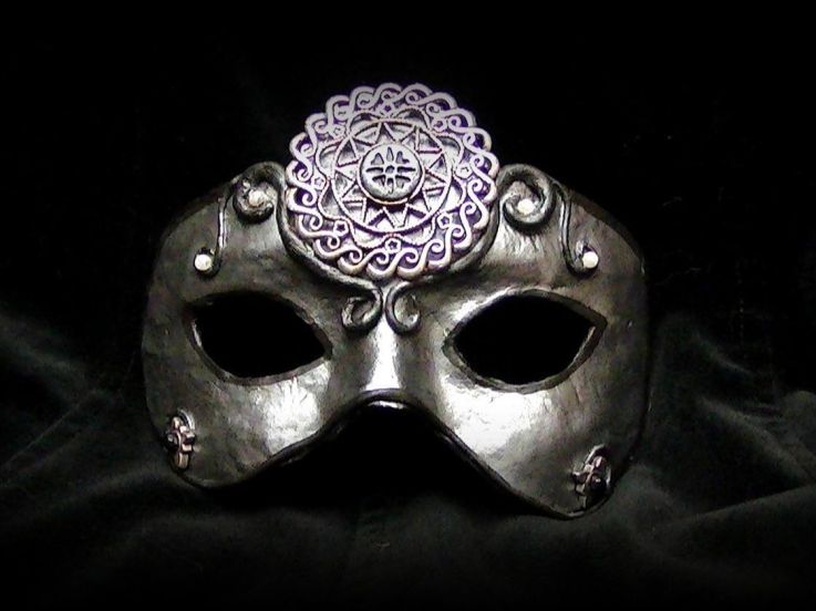  Mascarade : Tendancieux ? Elégant ? Décadent ? Masqué