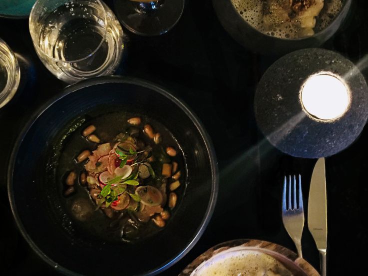 Uma et son bar à cocktails surprenant