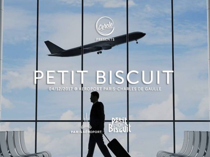 Petit Biscuit en concert à l'aéroport Paris-Charles de Gaulle