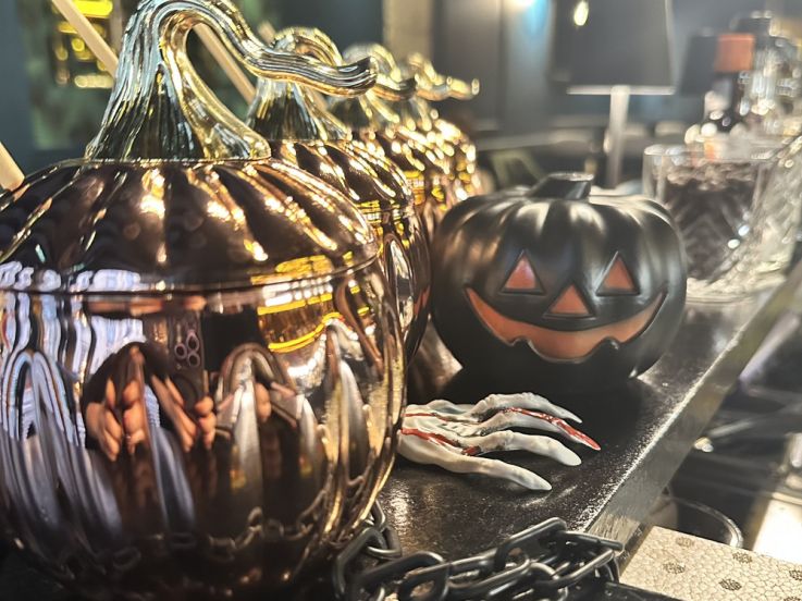 Halloween à Paris : cocktail citrouille et soirée déguisée au bar insolite du Solera