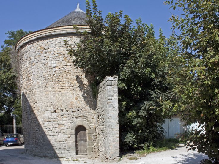 Au cœur de Milly-La-Forêt, ce colombier est un étonnant vestige du passé médiéval de la ville