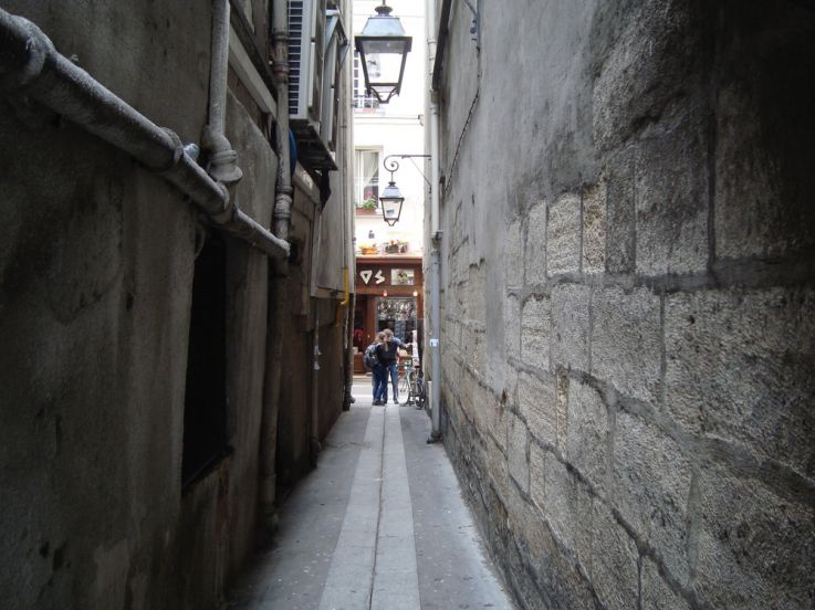 Pourquoi cette minuscule rue du Quartier latin porte-t-elle un nom si étrange ?