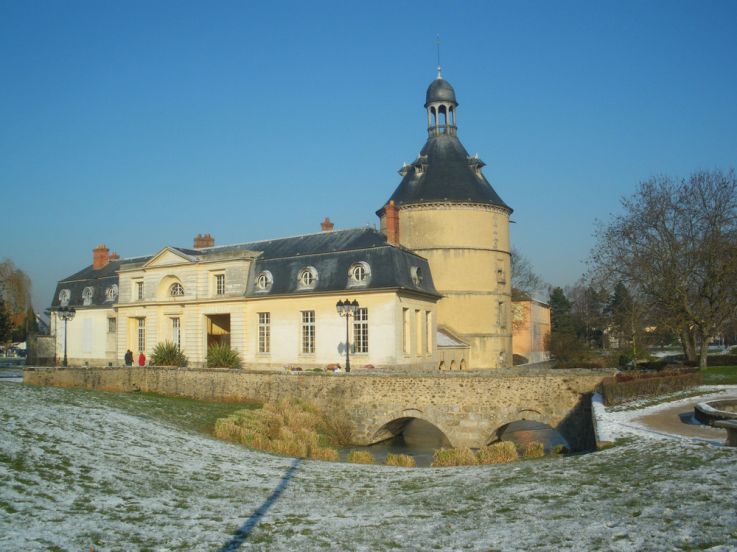 Ce donjon est le dernier vestige d'un ancien château d'Essonne : voici son histoire !