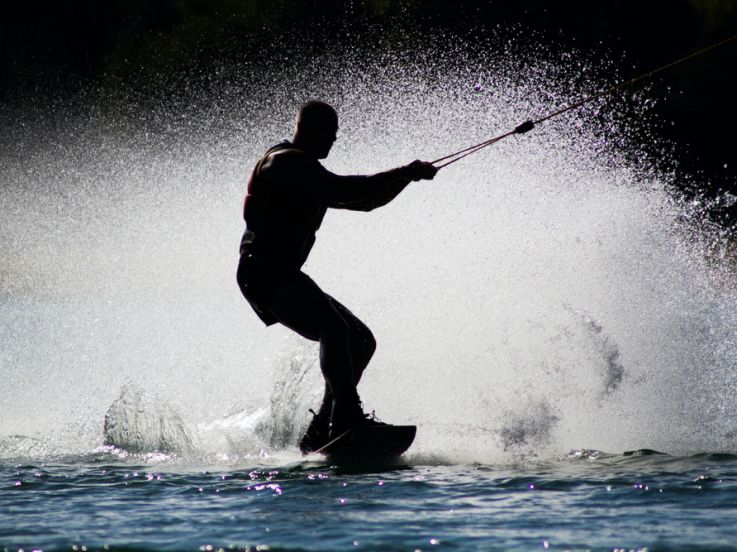 Insolite à Paris : du Ski Nautique sur la Seine