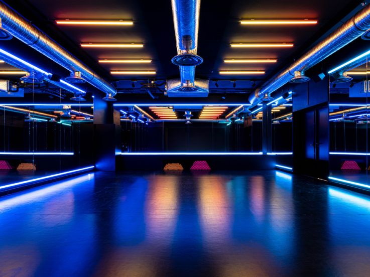 Studio MVMT, une salle de sport en mode clubbing dédiée au Party Fitness à Paris