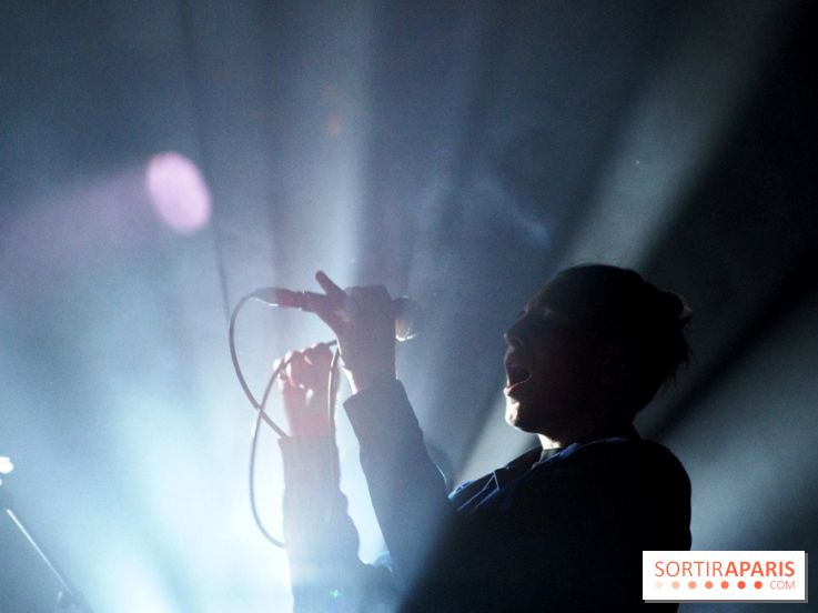 Vök en concert au Point Ephémère à Paris