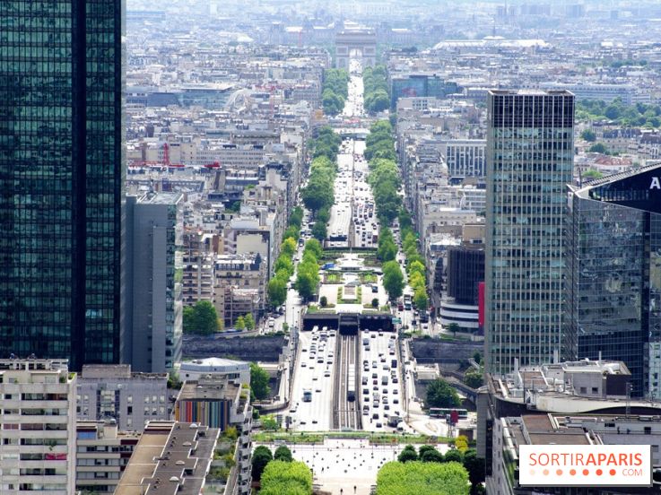 Réouverture du toit de la Grande Arche de La Défense