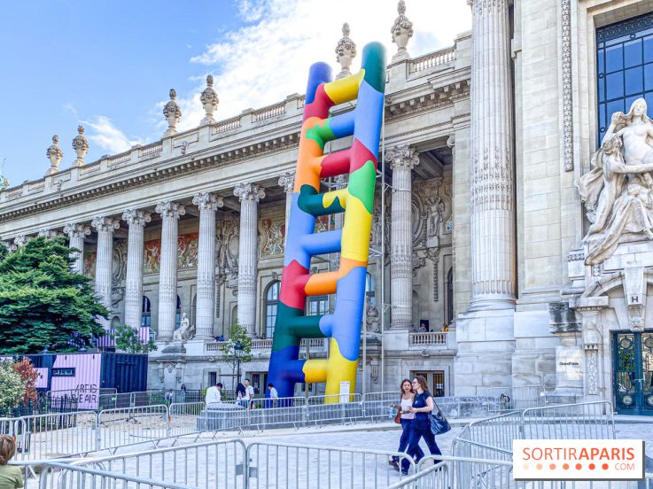Grand Palais : c'est quoi, cette échelle multicolore sur la façade du musée ?