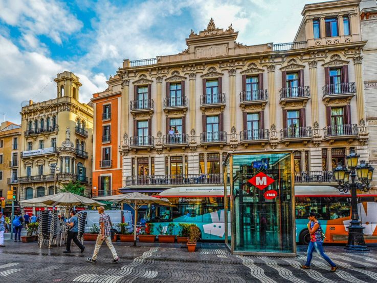 Coronavirus : la Catalogne ferme ses discothèques et instaure un couvre-feu