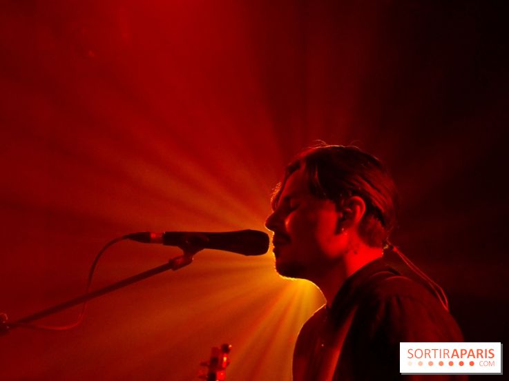 Low Roar en concert au Badaboum