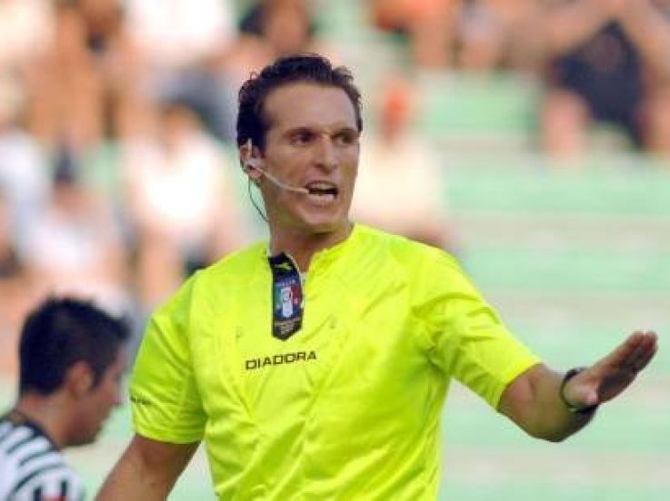 Séville : Un arbitre italien au sifflet