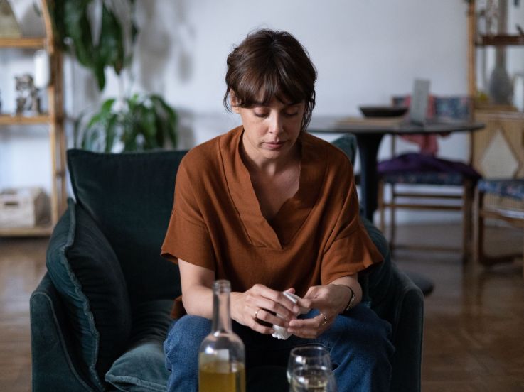 Les Ombres du Passé : une série thriller sombre révélant les secrets enfouis sur Disney+