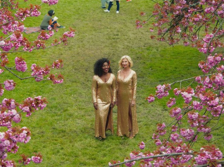 "Karaoké" : comédie déjantée avec Michèle Laroque et Claudia Tagbo au cinéma en mars 2024