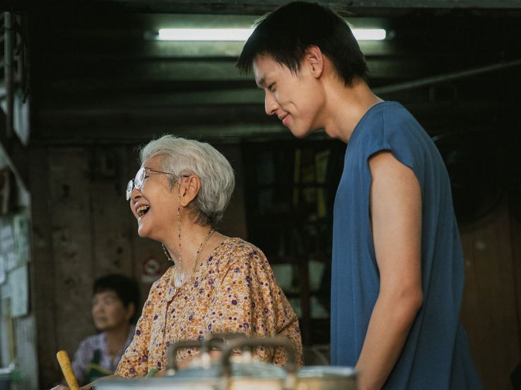 Comment devenir riche (grâce à sa grand-mère) : le phénomène thaïlandais entre rire et émotion