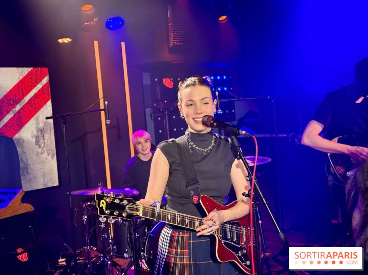 Adé enflamme le Grand Studio RTL2 lors d’un Concert Très Très Privé intense et solaire